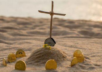 Крипторынок убирает лишних: 15 криптовалютных проектов закрылись с начала года