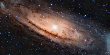 Кладезь темной материи возрастом более 12 млрд лет: астрономы нашли уникальную галактику возле Андромеды