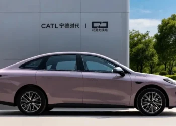 Не заряжаешь, а заменяешь: Aion RT Super — китайский седан с новой концепцией батареи