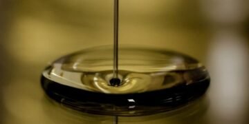 Нефть дешевеет благодаря надеждам на возобновление переговоров США и Ирана, Brent у $97,9 за баррель