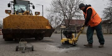 В Украине до мая отремонтируют все основные дороги, — Свириденко