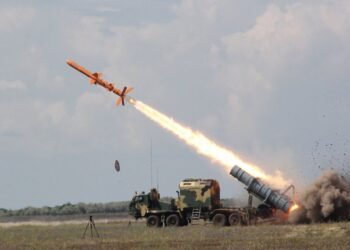 «Нептуны» ударили по заводу «Атлант Аэро» в Таганроге, также среди целей — корабль ФСБ