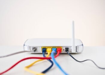 СБУ и ФБР «накрыли» шпионскую сеть: россияне взламывали Wi-Fi роутеры по всему миру