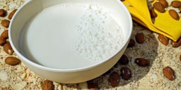 Почти треть украинцев начала потреблять растительное молоко – Kantar Ukraine