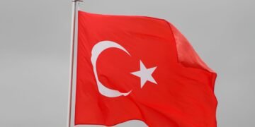 Еще одна страна НАТО рассматривает участие в разминировании Ормузского пролива