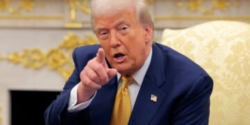 Трамп хочет срочно «поставить точку» в Украине, но это беспокоит Европу, — The Guardian