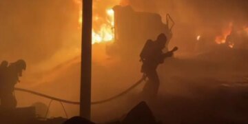 Спутники NASA зафиксировали пожар на нефтеперерабатывающем заводе в России после атаки дронов