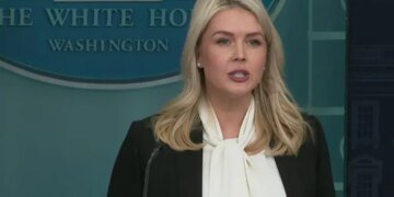 Пополнение в Белом доме: пресс-секретарь Трампа родила дочь