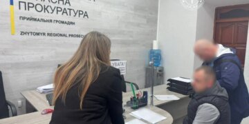 Кардиолог из Житомира выдавал фиктивные больничные за деньги — сообщено о подозрении