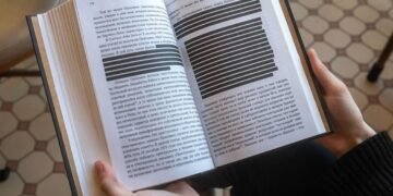 В РФ книги массово «чистят» от упоминаний о войне и ЛГБТК+, — СВРУ