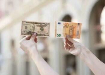 Курс валют на 12 травня: долар та євро продовжують дорожчати