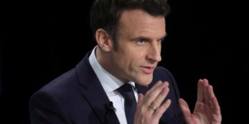 «Это полное неуважение», — Макрон потребовал порядка на саммите. ВИДЕО