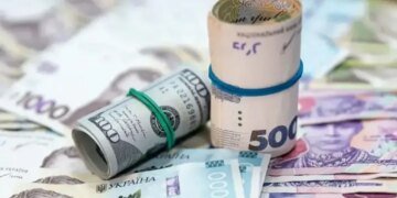 Долар майже за 44 гривні, євро дешевшає: НБУ встановив курс валют на 13 травня
