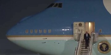 Трамп прилетел в Пекин: первый визит президента США в Китай за 9 лет