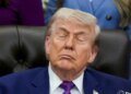 «Он просто моргнул»: команда Трампа попала в новый скандал из-за фото
