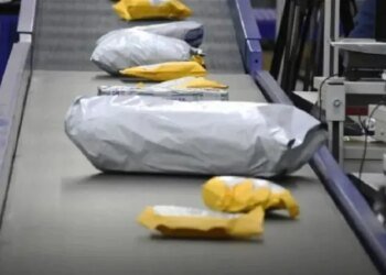 ЄС надасть Україні частину з 90 мільярдів длише за умови введення податку на посилки — Bloomberg
