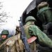 «Не хватает добровольцев»: кого и как Россия пытается затащить на фронт