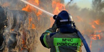 В Ставропольском крае РФ после атаки дронов вспыхнул пожар на химическом заводе «Азот»