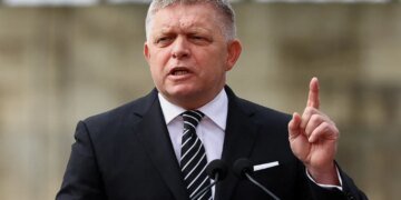 Запущен механизма наказания Фицо: ЕС лишает Словакию денег
