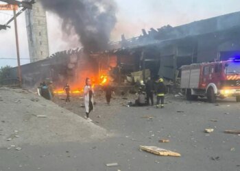 В Днепре второй раз за месяц ракета попала в склад VARUS: есть погибшие