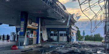 Пожары на предприятии и АЗС: российские дроны нанесли удар по Чугуевской общине. ФОТО