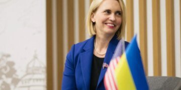Дипломатия глухих телефонов: экс-посол Бринк рассказала, как Трамп «подставил» посольство США в Украине