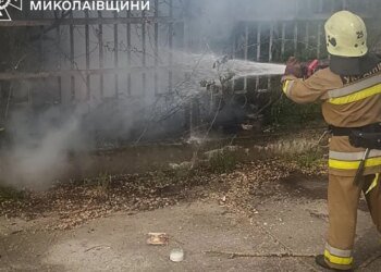 Атака «шахедов» на Николаев: повреждено здание больницы, возник пожар