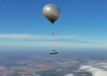 Стратосферный десант: испытан новый способ доставки беспилотников в глубокий тыл врага. ВИДЕО