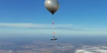 Стратосферный десант: испытан новый способ доставки беспилотников в глубокий тыл врага. ВИДЕО
