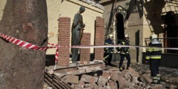 Ракета летела над Софией: как Россия воюет с чернобыльскими вышиванками и книгами ликвидаторов. ВИДЕО