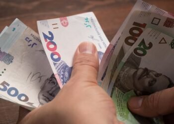 «Неадресные выплаты всем подряд». Аналитики призвали пересмотреть кешбэк и «зимнюю тысячу»