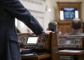 В законопроект о цифровых платформах внесли смягчения для PEP