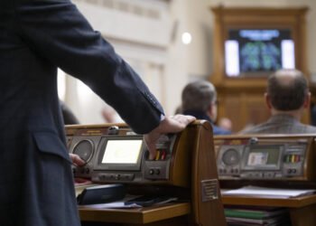 В законопроект о цифровых платформах внесли смягчения для PEP