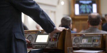 В законопроект о цифровых платформах внесли смягчения для PEP