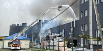 Дроновая атака РФ на Тернополь. Повреждены строительный магазин и склад продукции для кондитеров