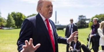 Трамп обвинил ЕС в невыполнении торговой сделки и анонсировал повышение пошлин