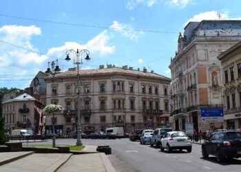 «Почитал фейсбук». Садовый ветировал строительство подземного паркинга на площади Мицкевича
