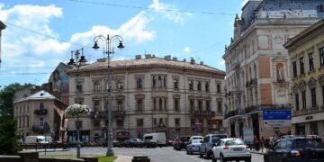 «Почитал фейсбук». Садовый ветировал строительство подземного паркинга на площади Мицкевича