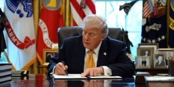 Трамп ввел санкции против высокопоставленных чиновников Кубы
