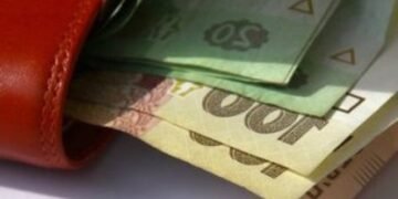 Средняя зарплата в Украине в апреле выросла на 0,5% и составила 30,515 тыс. грн – Госстат