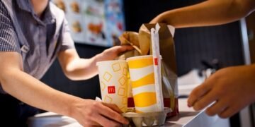 McDonald’s планирует возобновить работу ресторана на Лукьяновке