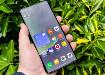 Xiaomi предлагает владельцам серии 13 заменить батарею на большую: цена вопроса — $28