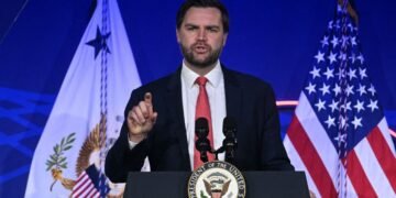 Вэнс ответил на предложение Ирана передать России обогащенный уран
