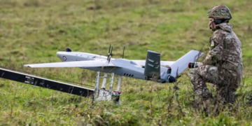 Украинские FPV-дроны открыли новую эру войны: США и Британия больше не считают вертолет главной ударной силой неба