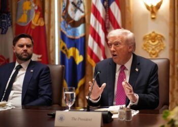 Трамп оставил Вэнсу секретное письмо на случай, если с ним «что-то случится»