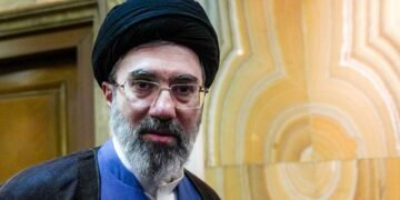 Раненый Хаменеи может вести переговоры Ирана с США «из тени», — CNN