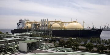 Катар возобновил экспорт СПГ через Ормузский пролив, — Bloomberg