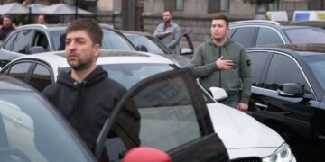Минуту молчания теперь будут объявлять через громкоговорители по всей Украине