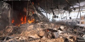 РФ ударила КАБами по Запорожью: вспыхнули пожары, есть погибший