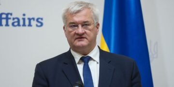 «Придется бороться за своих людей»: МИД сделал заявление об украинцах за рубежом